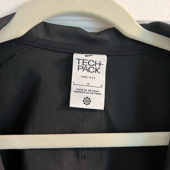 Nike Tech Pack Jacket - Picture 2 of 3